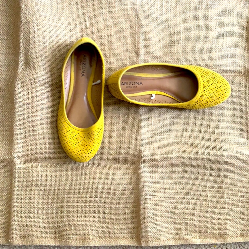 Mustard Arizona flat shoes